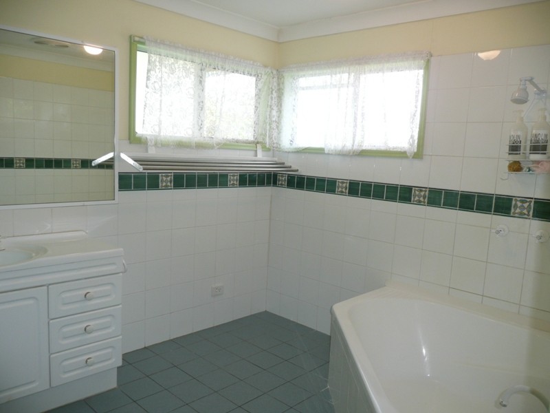 16 Moore Street, Victoria Point QLD 4165