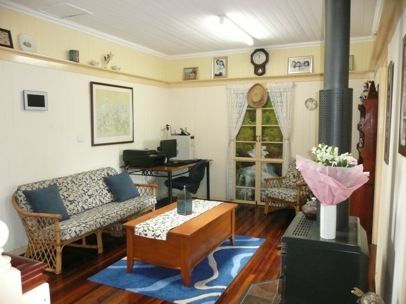 16 Moore Street, Victoria Point QLD 4165