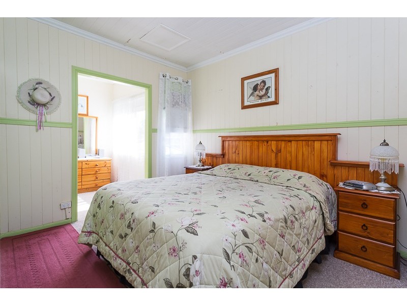 16 Moore Street, Victoria Point QLD 4165