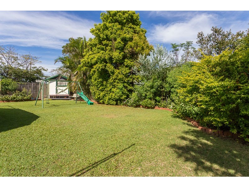 16 Moore Street, Victoria Point QLD 4165