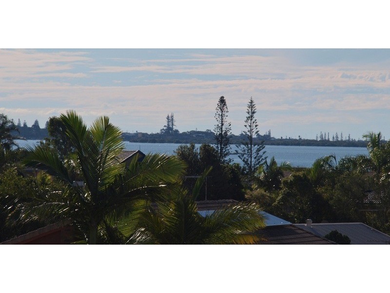 8 Finuge Court, Victoria Point QLD 4165