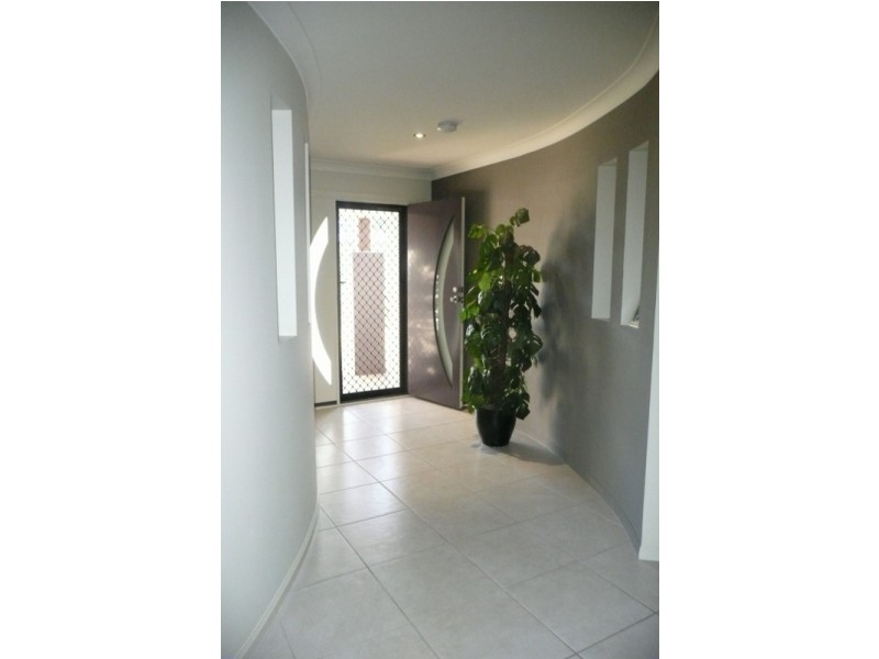 11 Poynter Street, Redland Bay QLD 4165