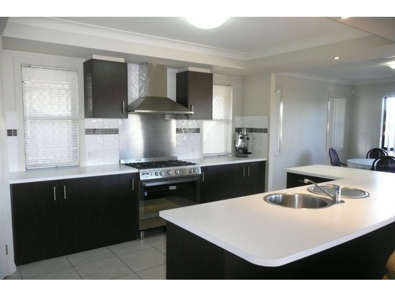 11 Poynter Street, Redland Bay QLD 4165