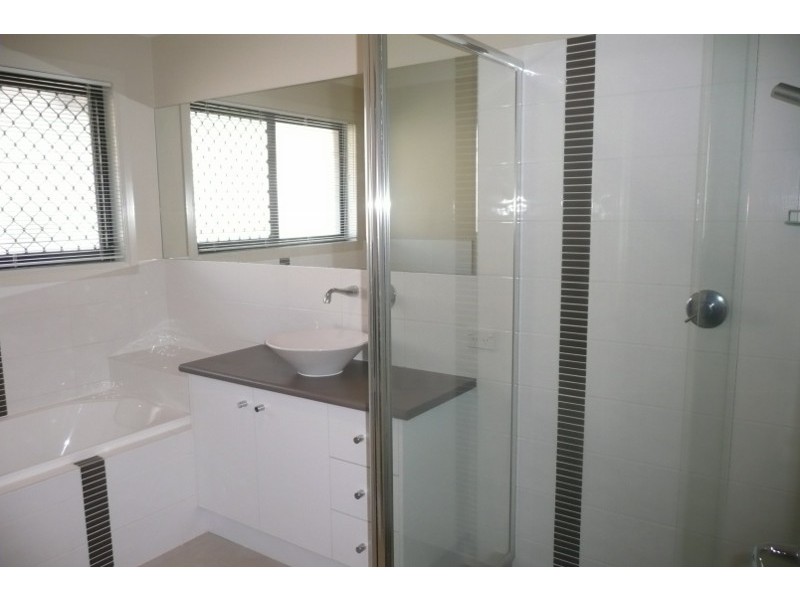 11 Poynter Street, Redland Bay QLD 4165