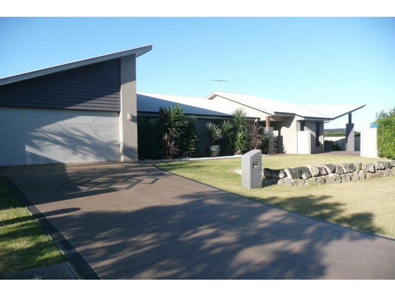 11 Poynter Street, Redland Bay QLD 4165