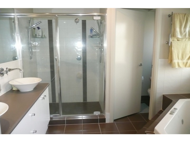 11 Poynter Street, Redland Bay QLD 4165