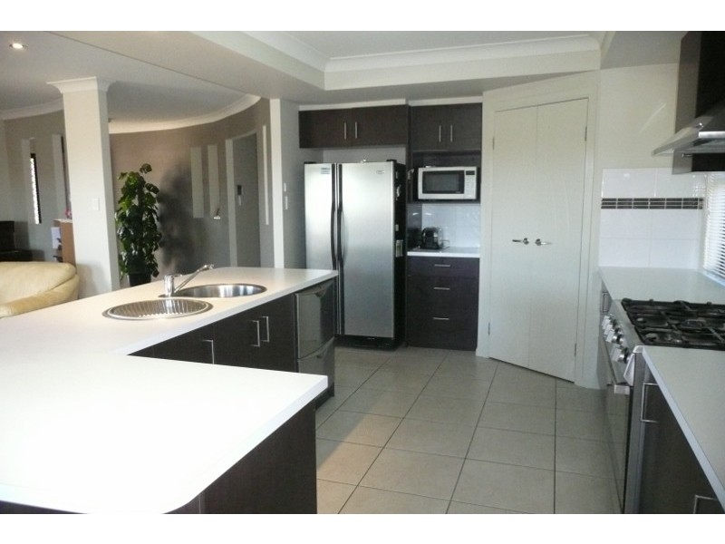 11 Poynter Street, Redland Bay QLD 4165