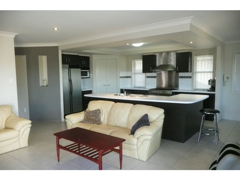 11 Poynter Street, Redland Bay QLD 4165