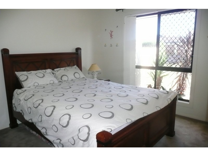 11 Poynter Street, Redland Bay QLD 4165