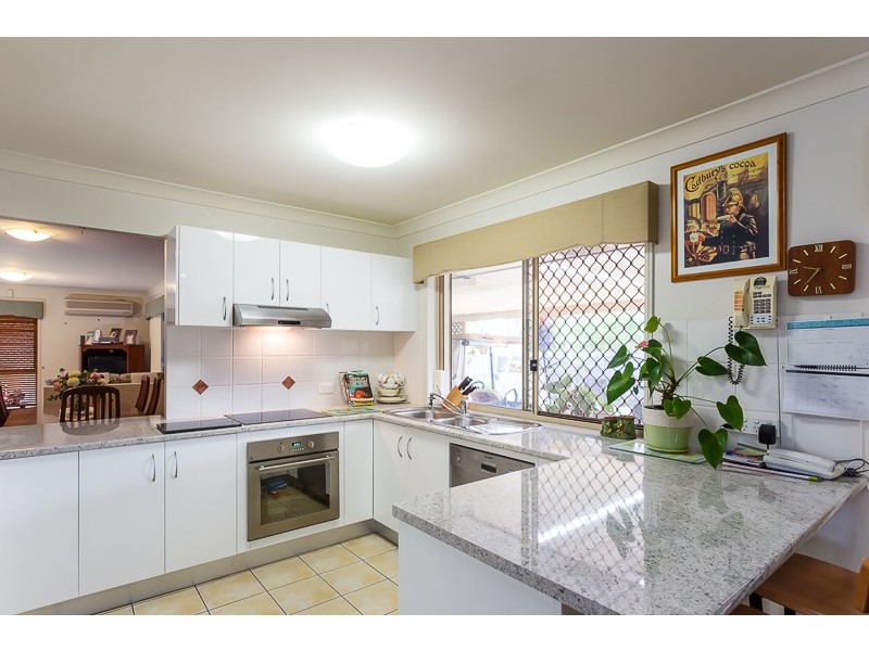 15 Pinelands Circuit, Redland Bay QLD 4165