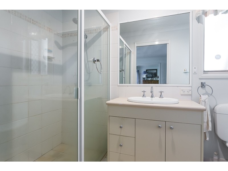 15 Pinelands Circuit, Redland Bay QLD 4165