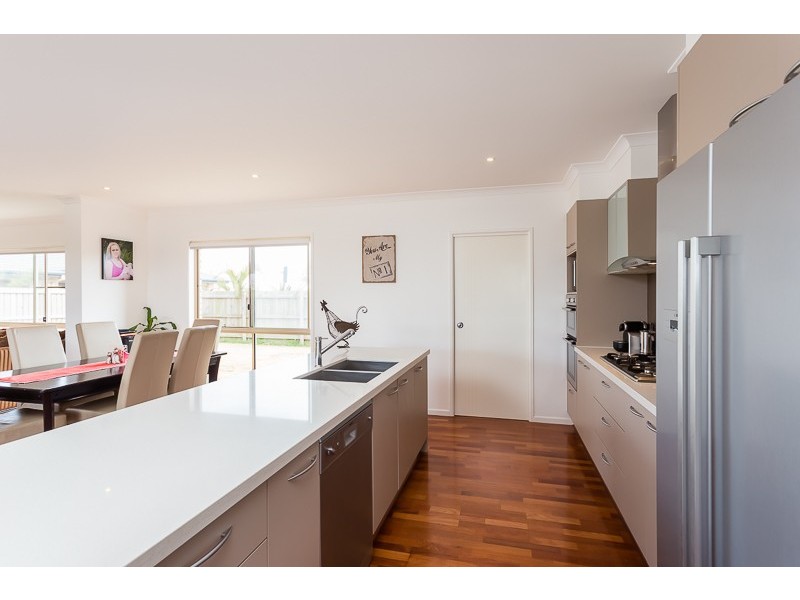 19 Coachwood Street, Redland Bay QLD 4165