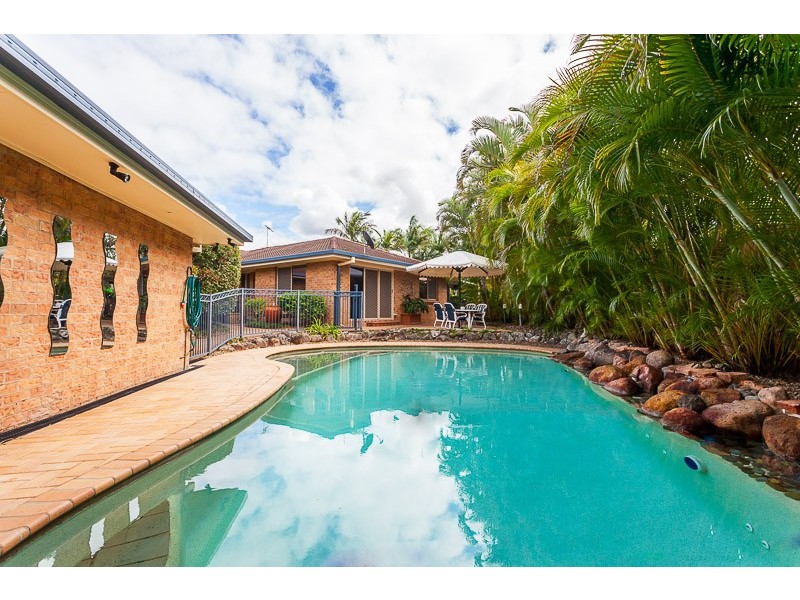 2 Jasmine Court, Victoria Point QLD 4165