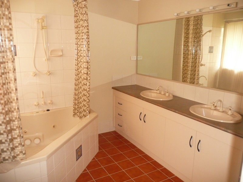 19 Holly Road, Victoria Point QLD 4165