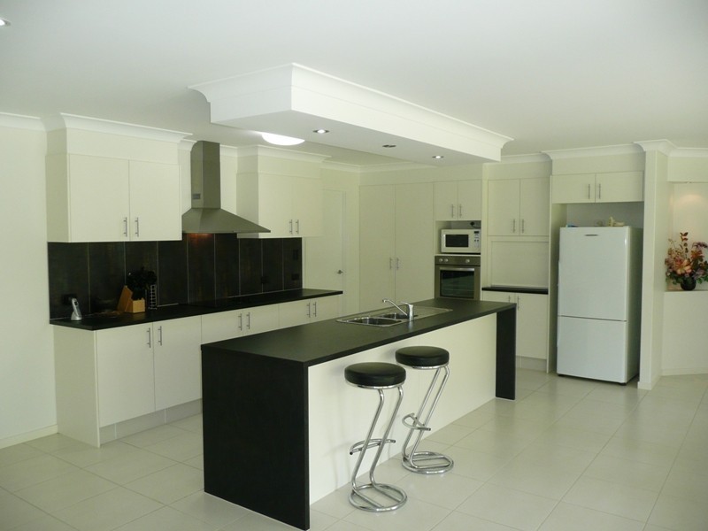 6 Emperor Drive, Redland Bay QLD 4165