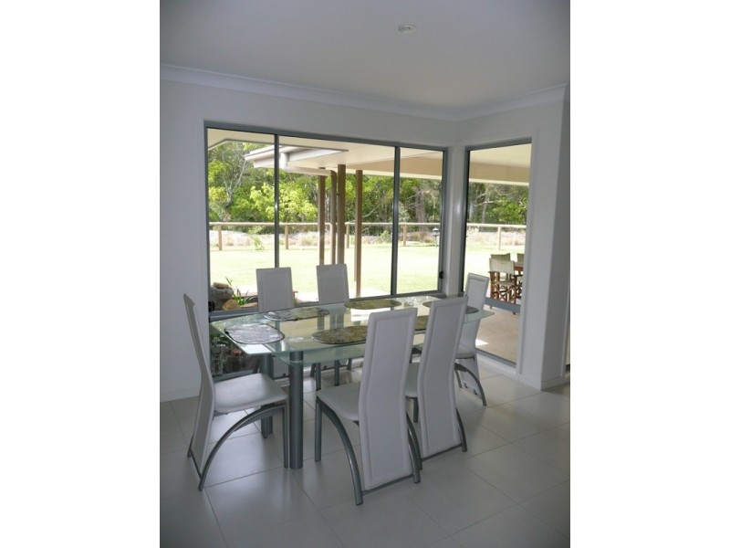 6 Emperor Drive, Redland Bay QLD 4165
