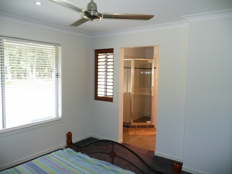 6 Emperor Drive, Redland Bay QLD 4165