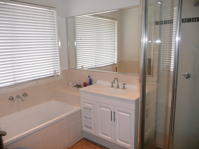 6 Emperor Drive, Redland Bay QLD 4165