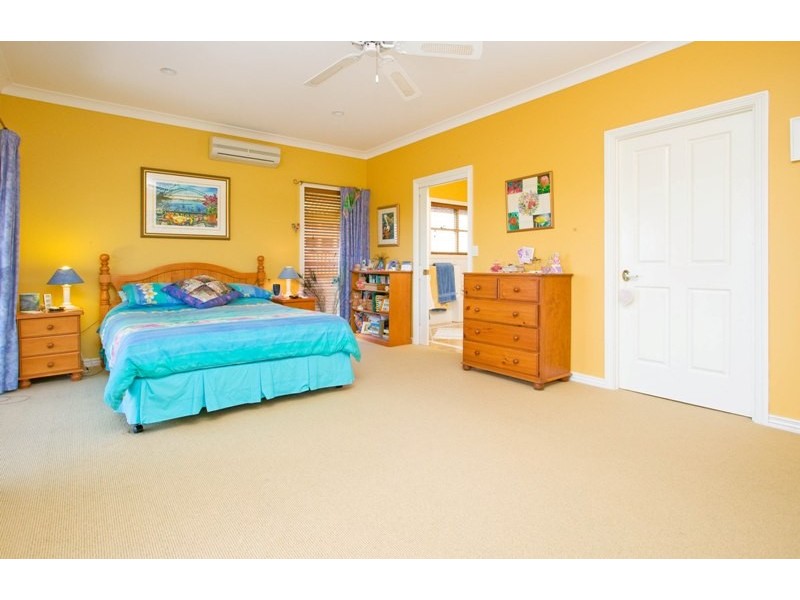 2 Kruger Street, Redland Bay QLD 4165