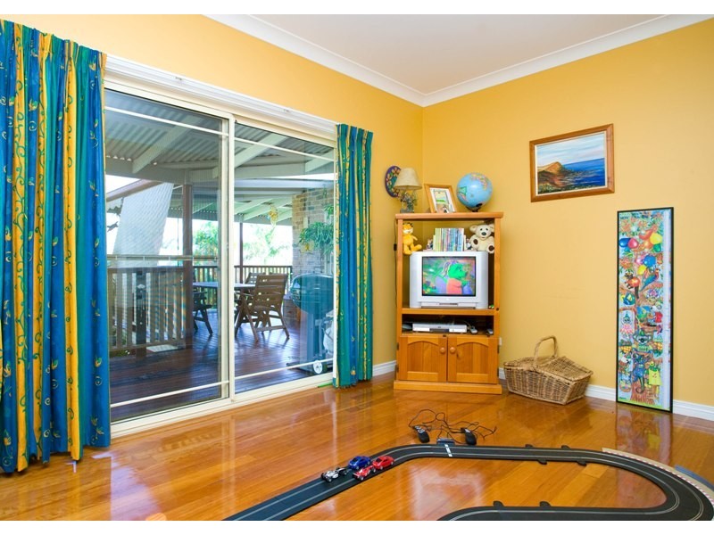 2 Kruger Street, Redland Bay QLD 4165