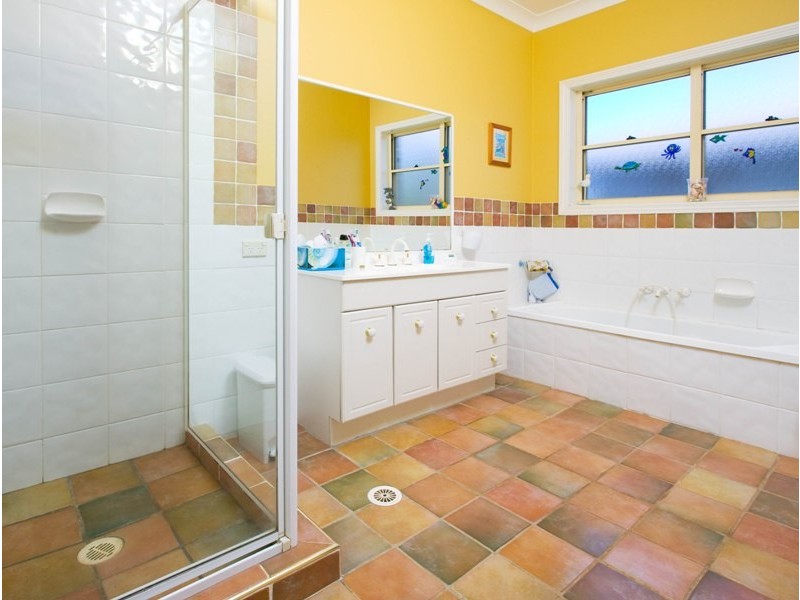 2 Kruger Street, Redland Bay QLD 4165