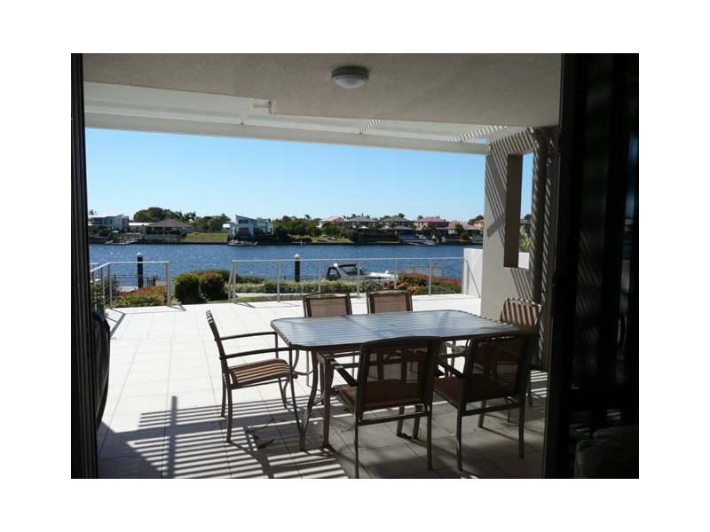 4/7 Grand Parade, Kawana Island QLD 4575