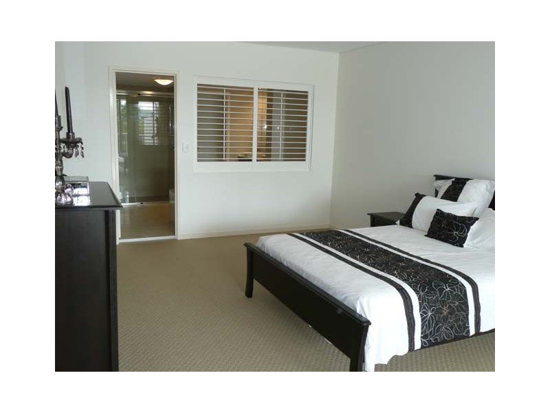 7 Grand Parade, Kawana Island QLD 4575