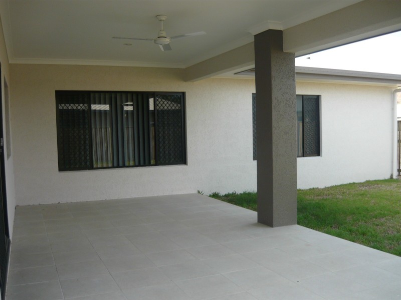 Bushland Beach QLD 4818