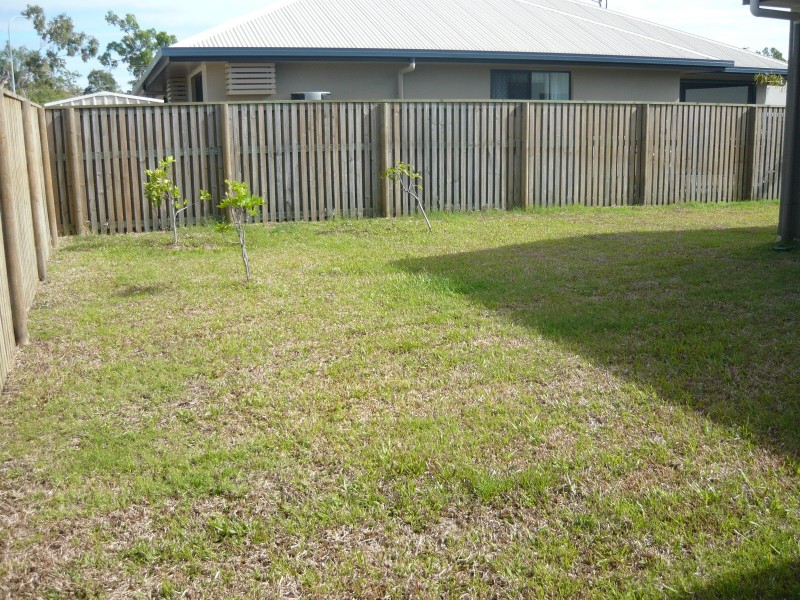 Bushland Beach QLD 4818