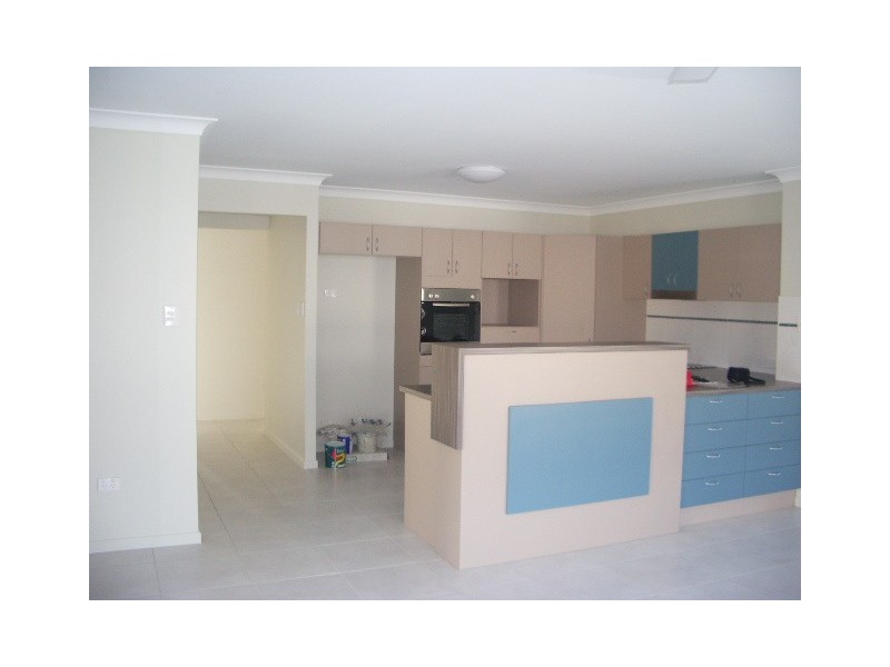 Bushland Beach QLD 4818