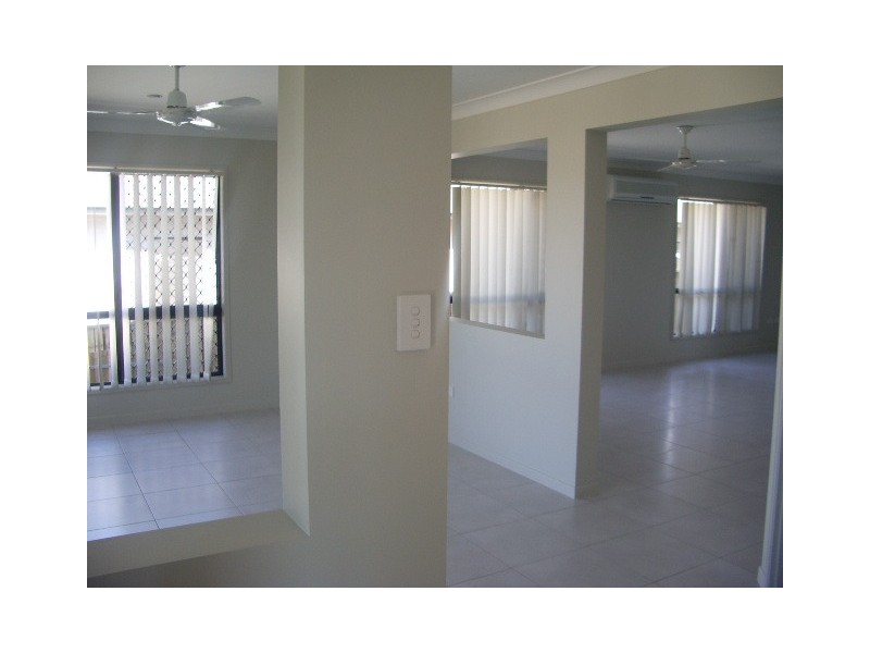 Bushland Beach QLD 4818