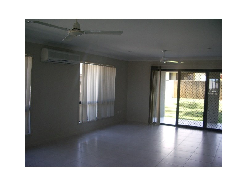 Bushland Beach QLD 4818