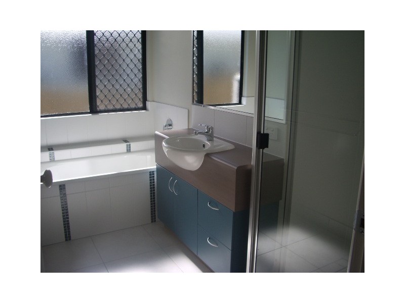 Bushland Beach QLD 4818