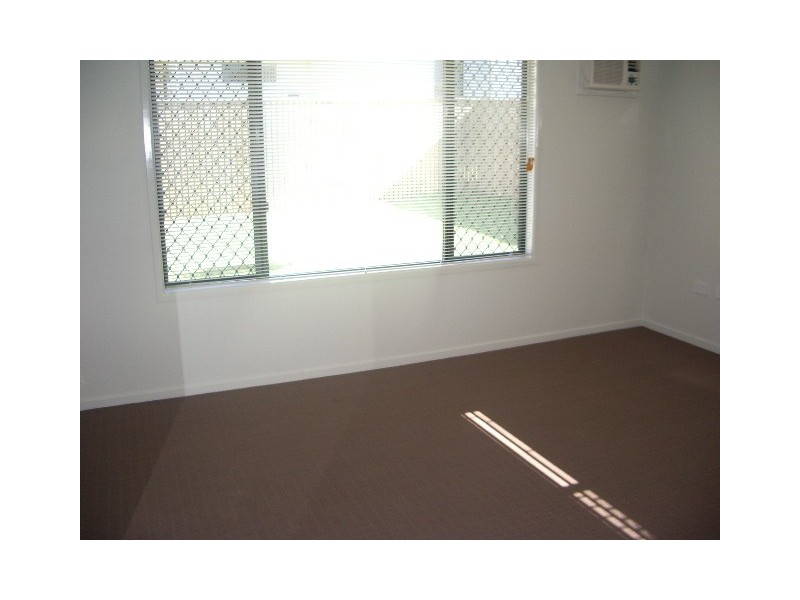 Bushland Beach QLD 4818