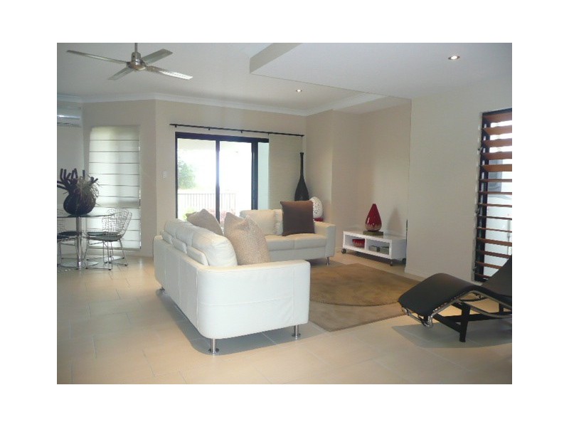 Bushland Beach QLD 4818