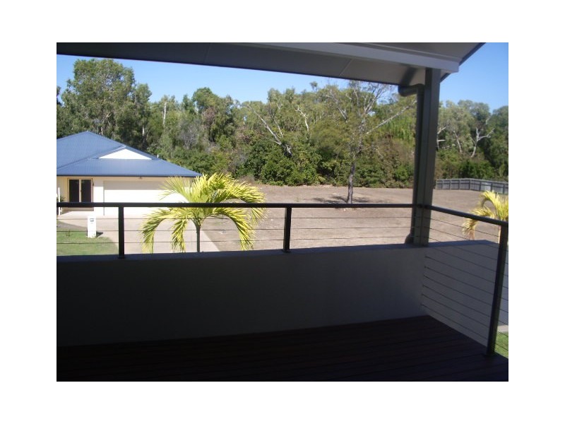 Bushland Beach QLD 4818