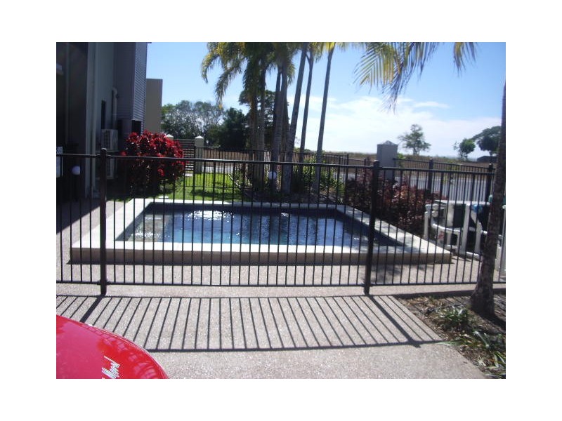 Bushland Beach QLD 4818