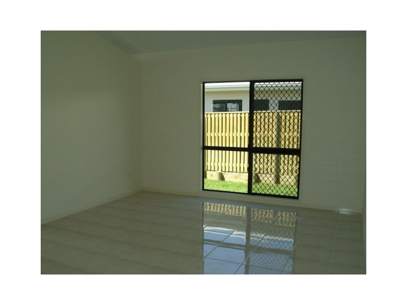 Bushland Beach QLD 4818