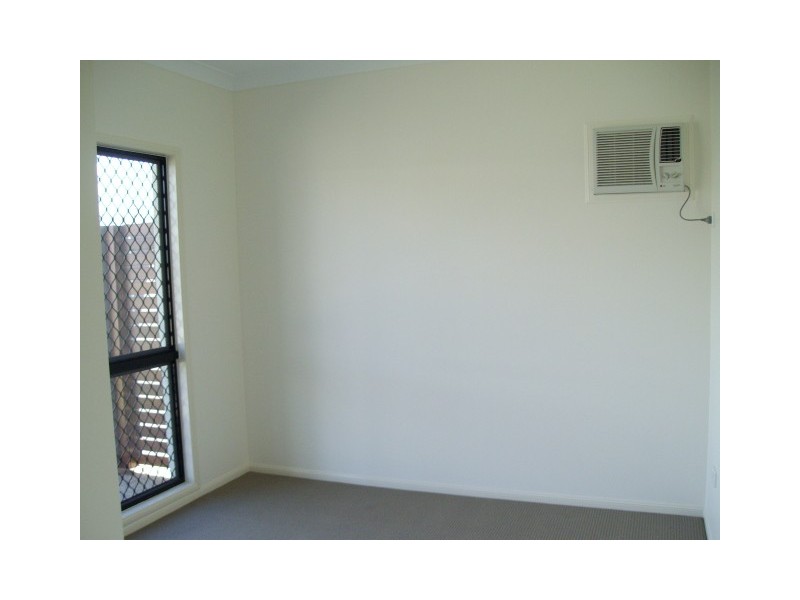 Bushland Beach QLD 4818