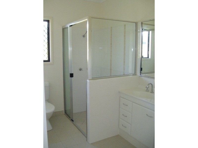 Bushland Beach QLD 4818