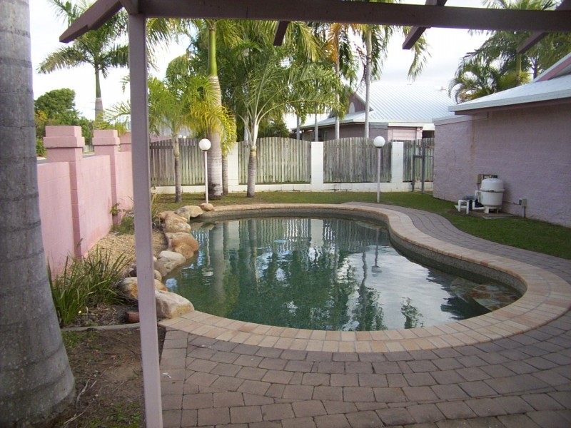 West End QLD 4810