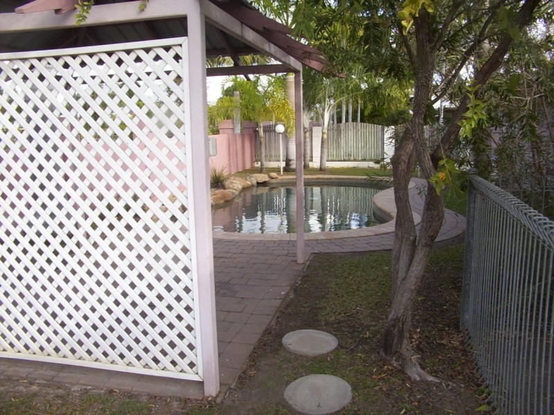 West End QLD 4810
