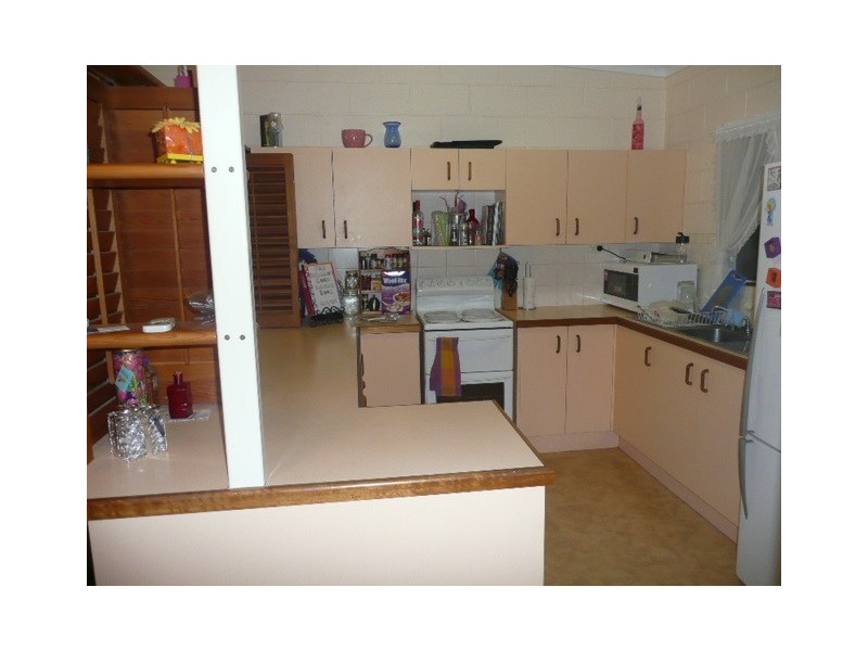 2/159 Harold Street, West End QLD 4810