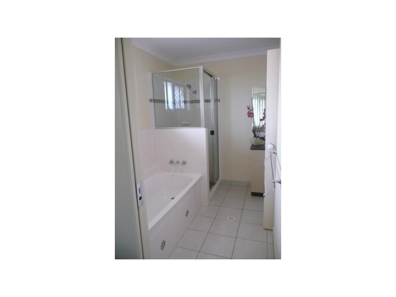 3 Kempton Chase, Burdell QLD 4818