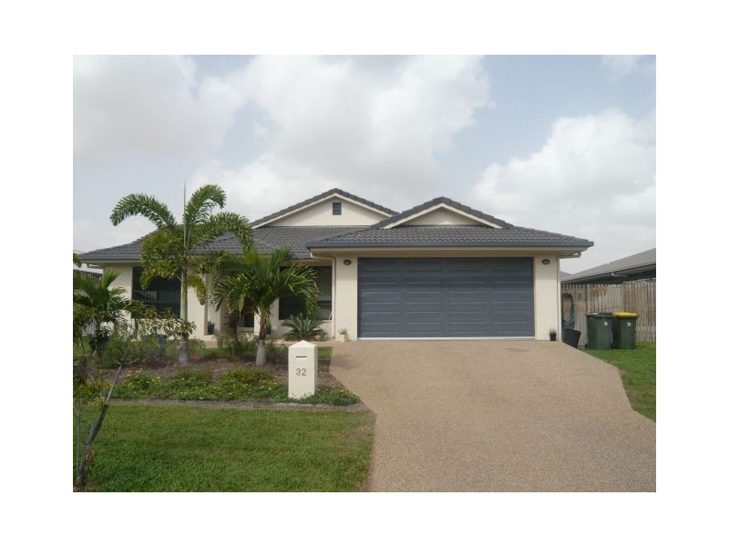 Bushland Beach QLD 4818