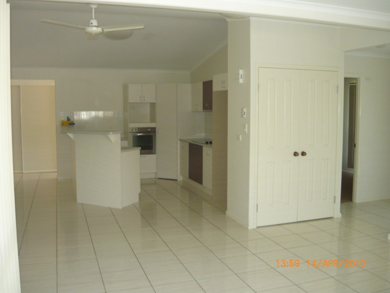 Bushland Beach QLD 4818