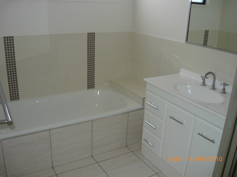 Bushland Beach QLD 4818