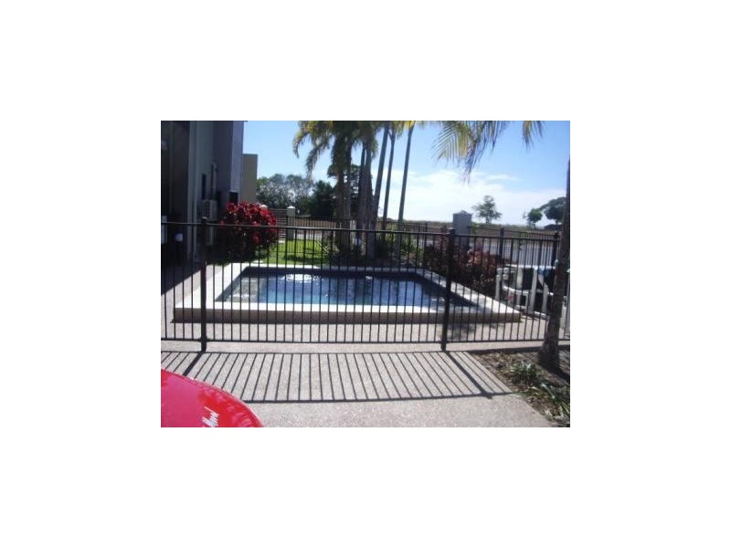 Bushland Beach QLD 4818