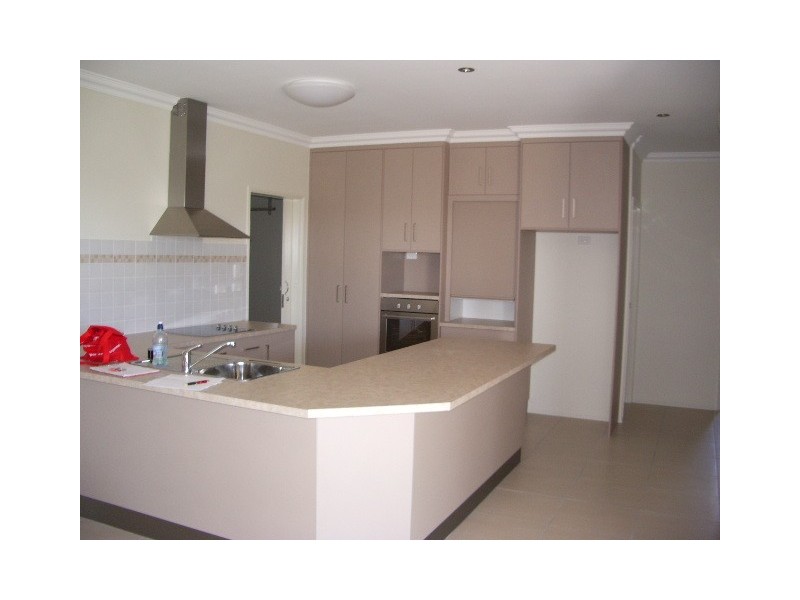 Bushland Beach QLD 4818