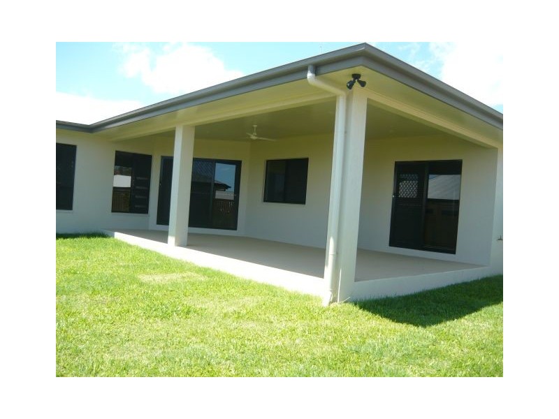 Bushland Beach QLD 4818